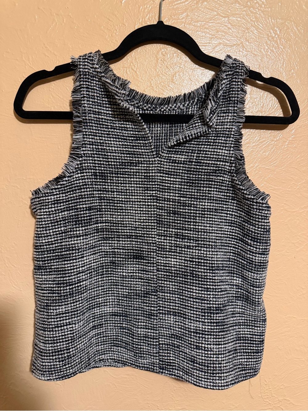 Sleeveless Fringed Houndstooth Knit Tank - Black & White